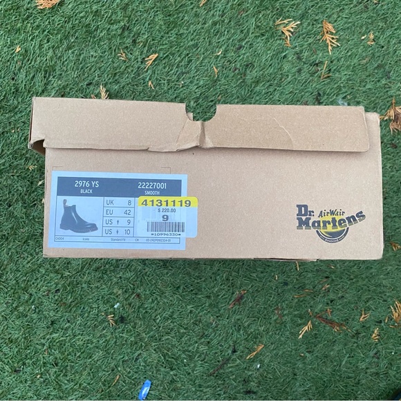 DOC MARTENS - 2976 SMOOTH LEATHER CHELSEA BOOTS SIZE 9 - Picture 11 of 11